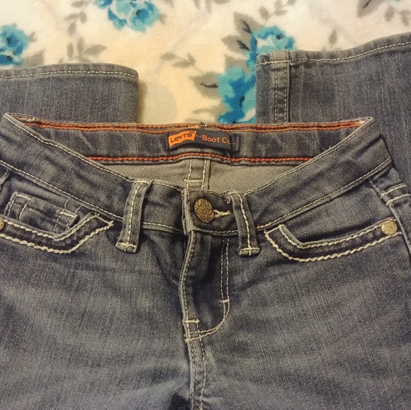 Girls Levis - Picture 2 of 4